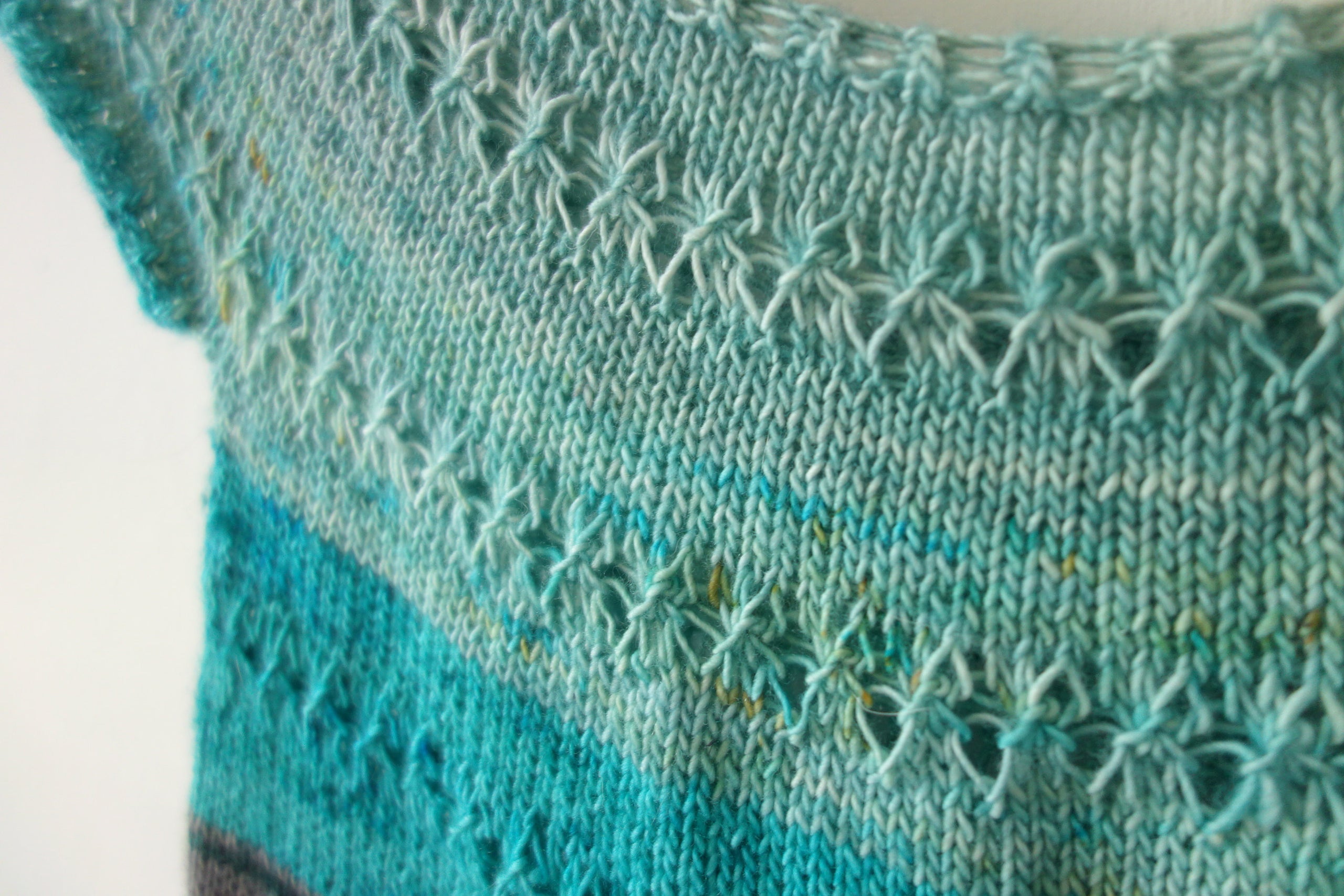 Bracklinn Crop knitting pattern by Littletheorem Knits